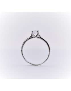 ANELLO SOLITARIO IN ORO BIANCO CON DIAMANTI NATURALI 0.66 CARATI
