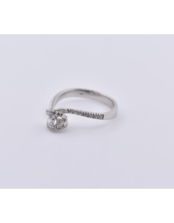 ANELLO SOLITARIO IN ORO BIANCO CON DIAMANTI NATURALI 0.50 CARATI