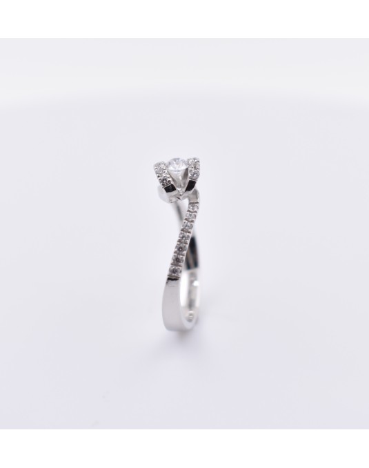 ANELLO SOLITARIO IN ORO BIANCO CON DIAMANTI NATURALI 0.50 CARATI