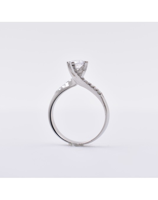 ANELLO SOLITARIO IN ORO BIANCO CON DIAMANTI NATURALI 0.68 CARATI
