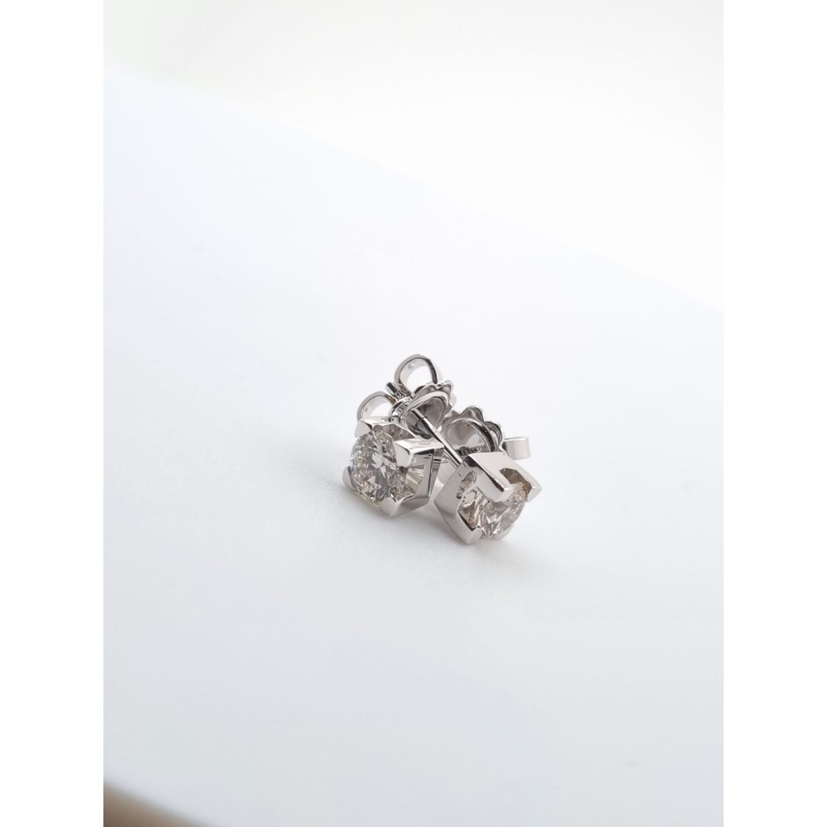 ORECCHINI FANTASIA IN ORO BIANCO 18 K CON DIAMANTI NATURALI E VVS