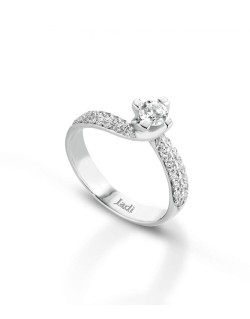 Anello con Diamanti centro e contorno Naturali