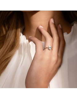 Anello Matrimonio Diamante Ovale Indossato