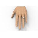 Contrarie con Diamante Solitario Indossato