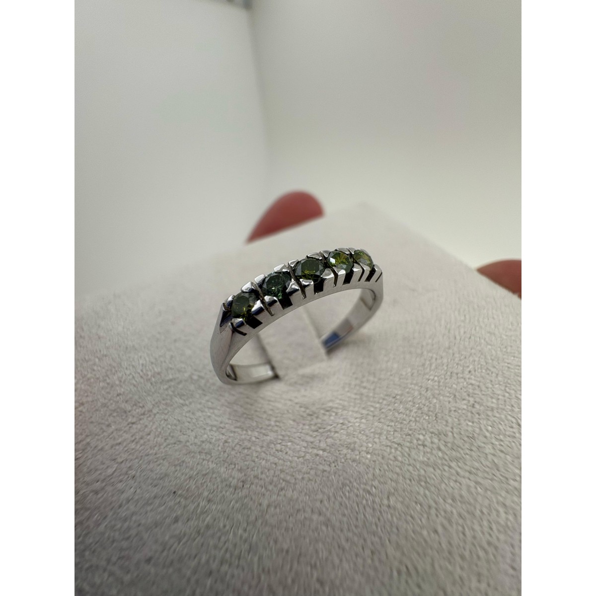 Riviera con Diamanti Verdi in Oro Bianco 18k – 0.30 ct SG17228