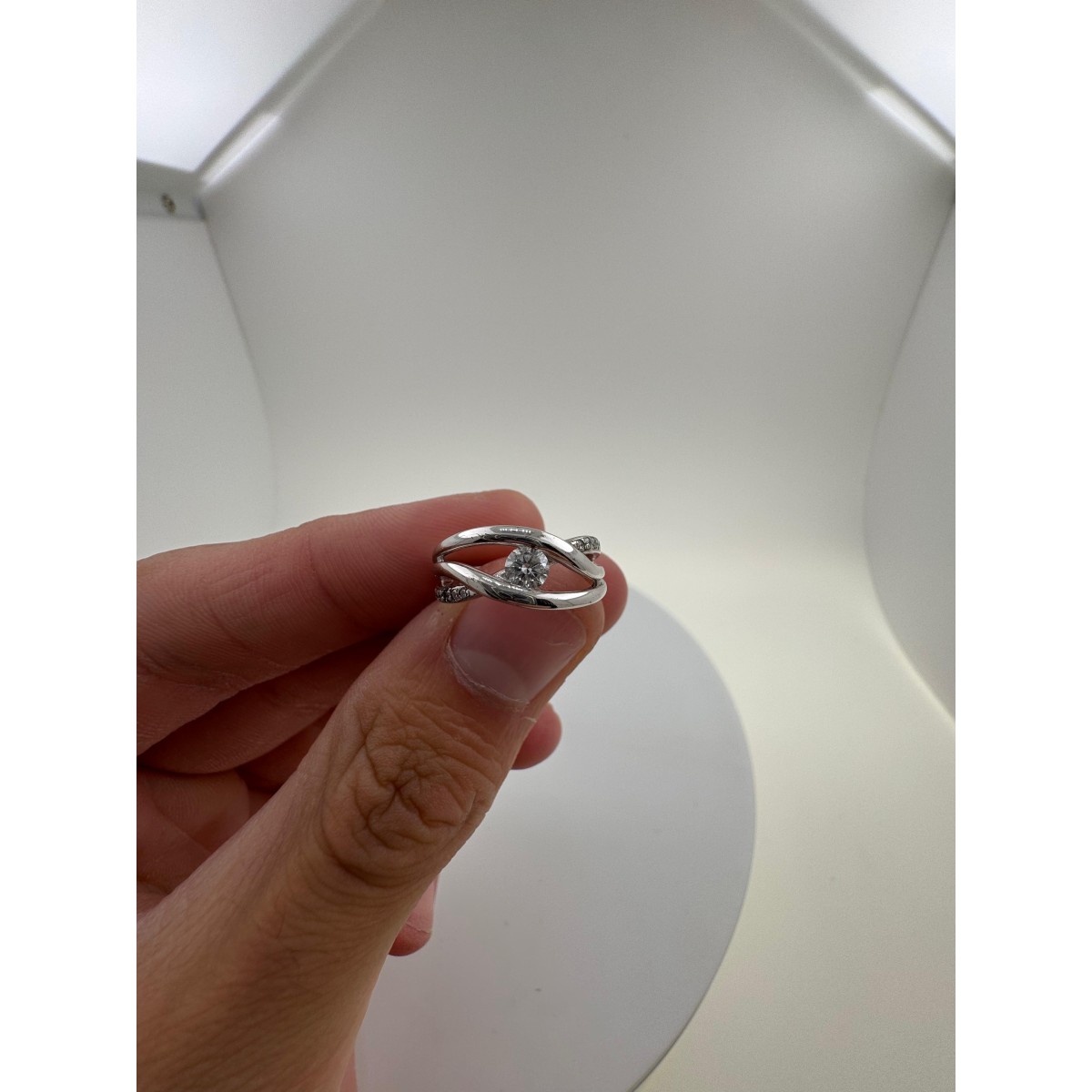 Anello Abbraccio di Luce in Oro Bianco 18k SG85820