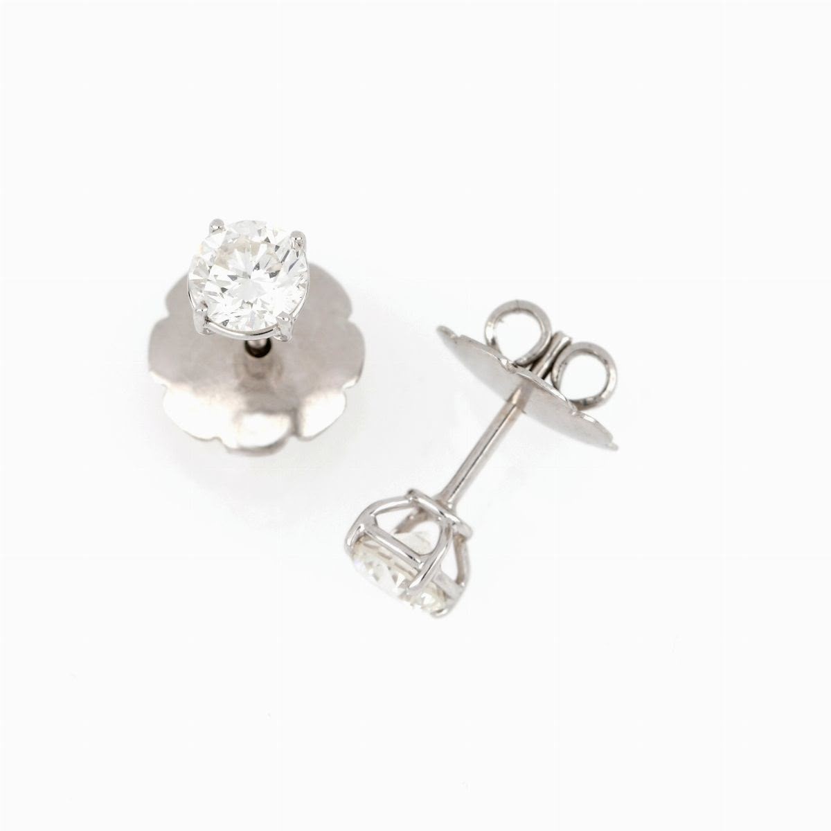 Orecchini Modello Tiffany in Oro Bianco con diamanti 1.52 carati