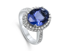 Anello con pietra dura