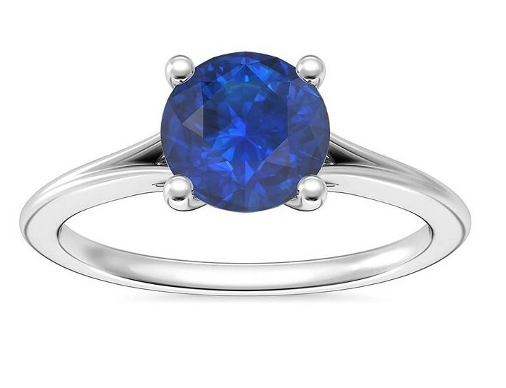 Anello solitario con zaffiro