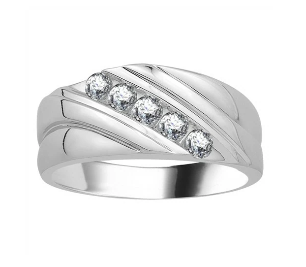 https://www.scerminogioielli.it/anello-per-uomo-oro-bianco-18k-diamanti-075-carati-totali-sg17531.html